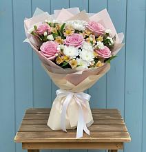 Букет цветов из:  Гвоздики, Орхидеи и Розы в Шебекино