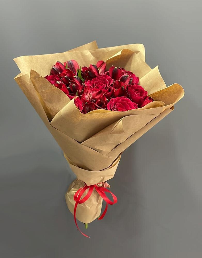 Букет цветов из: Альстромерии и Розы в Шебекино