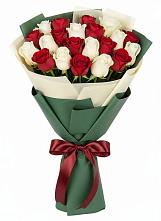 Букет Микс из красных и белых роз в Шебекино