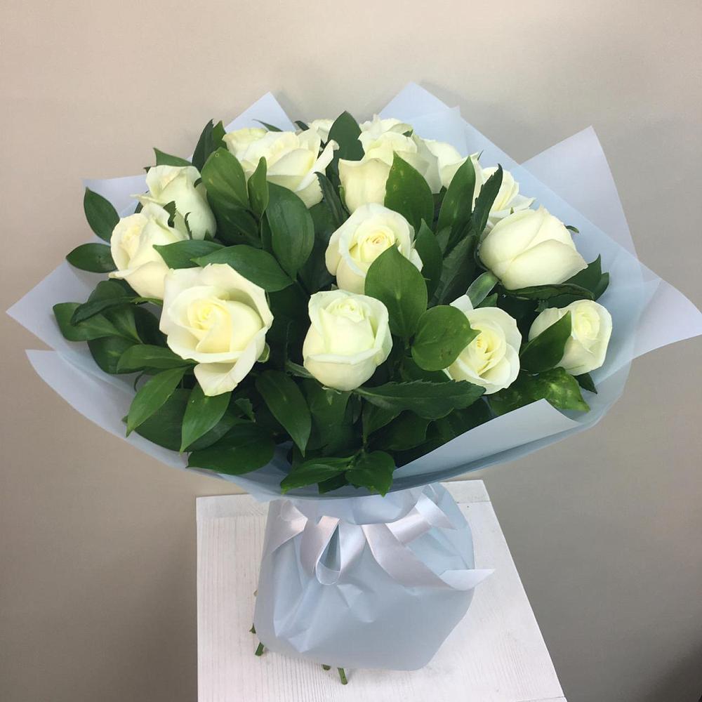 Букет 15 Белых роз Проуд в Шебекино