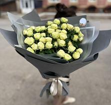 Букет Белые кустовые розы Солинеро в Шебекино
