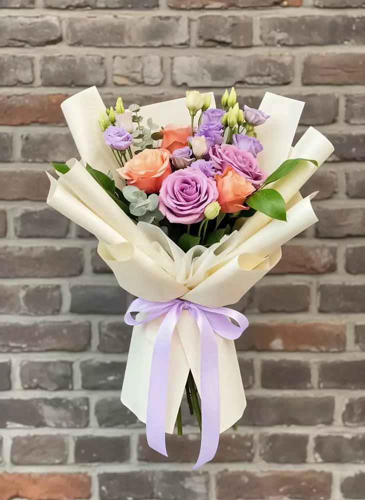 Букет цветов из: Лизиантусы и Розы в Шебекино