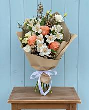 Букет цветов из:  Альстромерии, Лизиантусы, Розы и Хризантемы в Шебекино