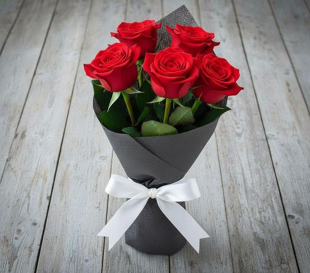 Букет 5 Красных роз Эдлесс Лав в Шебекино