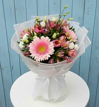 Букет цветов из:  Герберы, Альстромерии и Лизиантусы в Шебекино