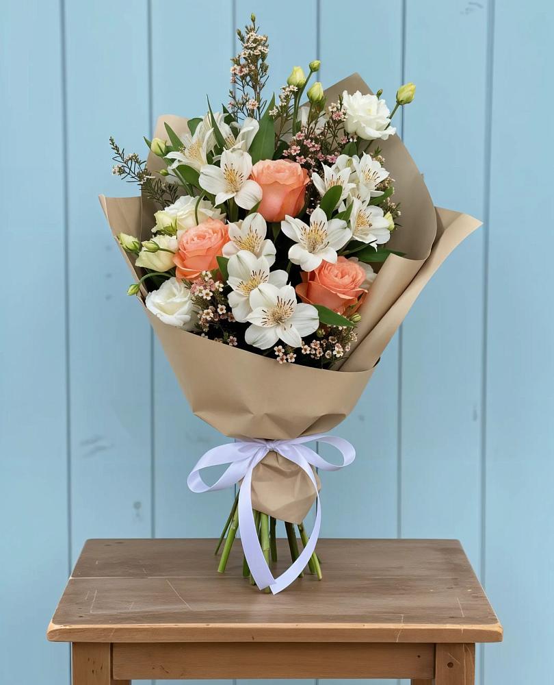 Букет цветов из: Альстромерии, Лизиантусы, Розы и Хризантемы в Шебекино